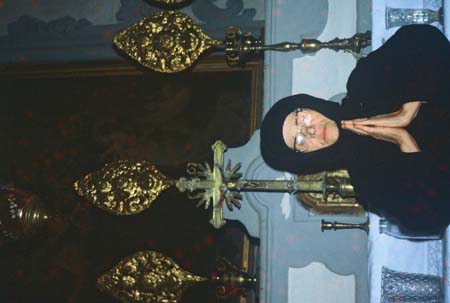 mamma assunta praying