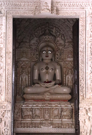 inside ranakpur jain temple 3